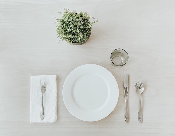 A basic table setting. Courtesy: Karen Swell